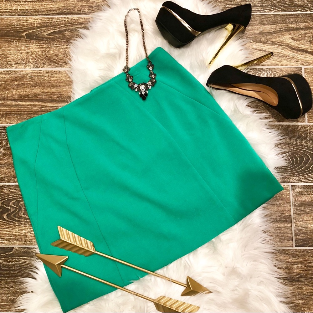 🚫SOLD🚫 NWT LOFT Skirt